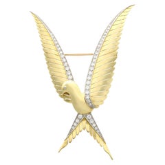 1.62 Carat Diamond and Yellow Gold Dove Brooch