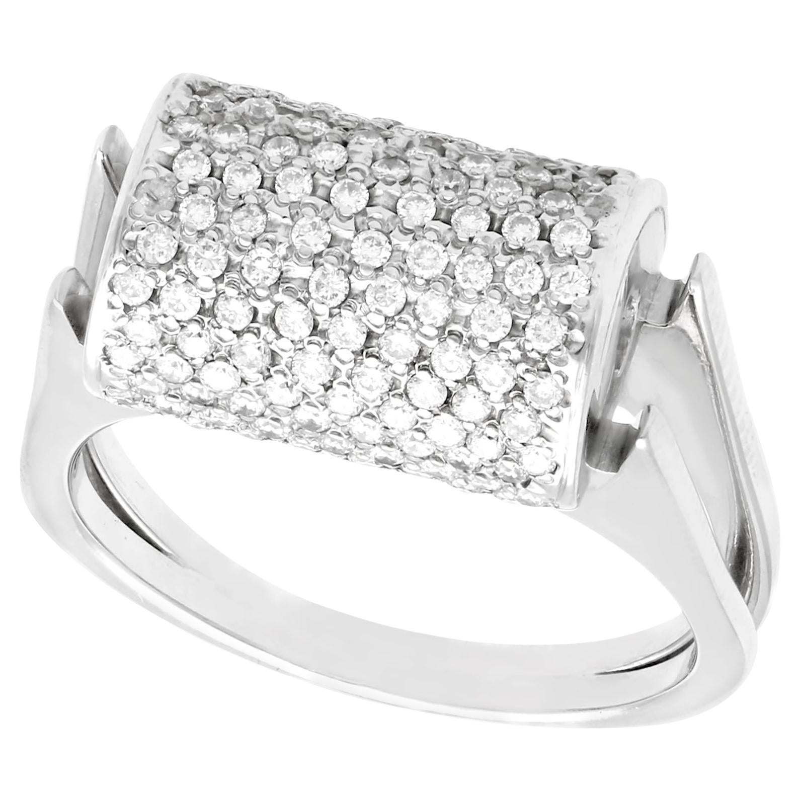 Bague cocktail vintage des années 1970 en or blanc et diamants