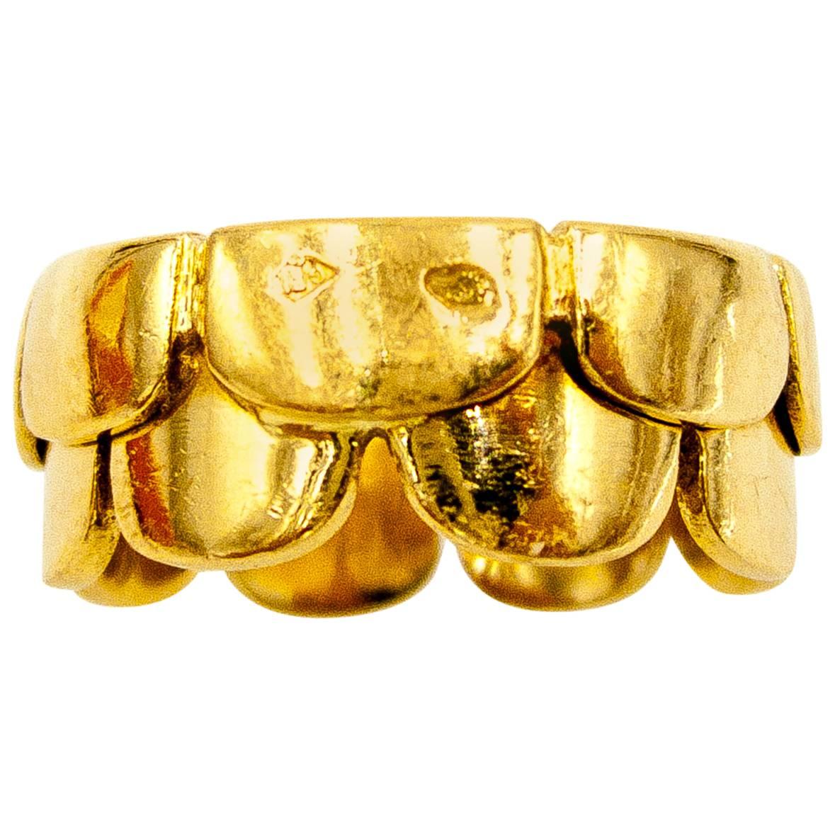 Hermes Charming Gold Scallop Motif Band Ring