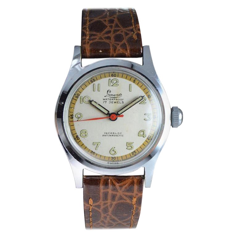 Montre-bracelet Lunesa de fabrication suisse en stock ancien, vers les années 1950 en vente