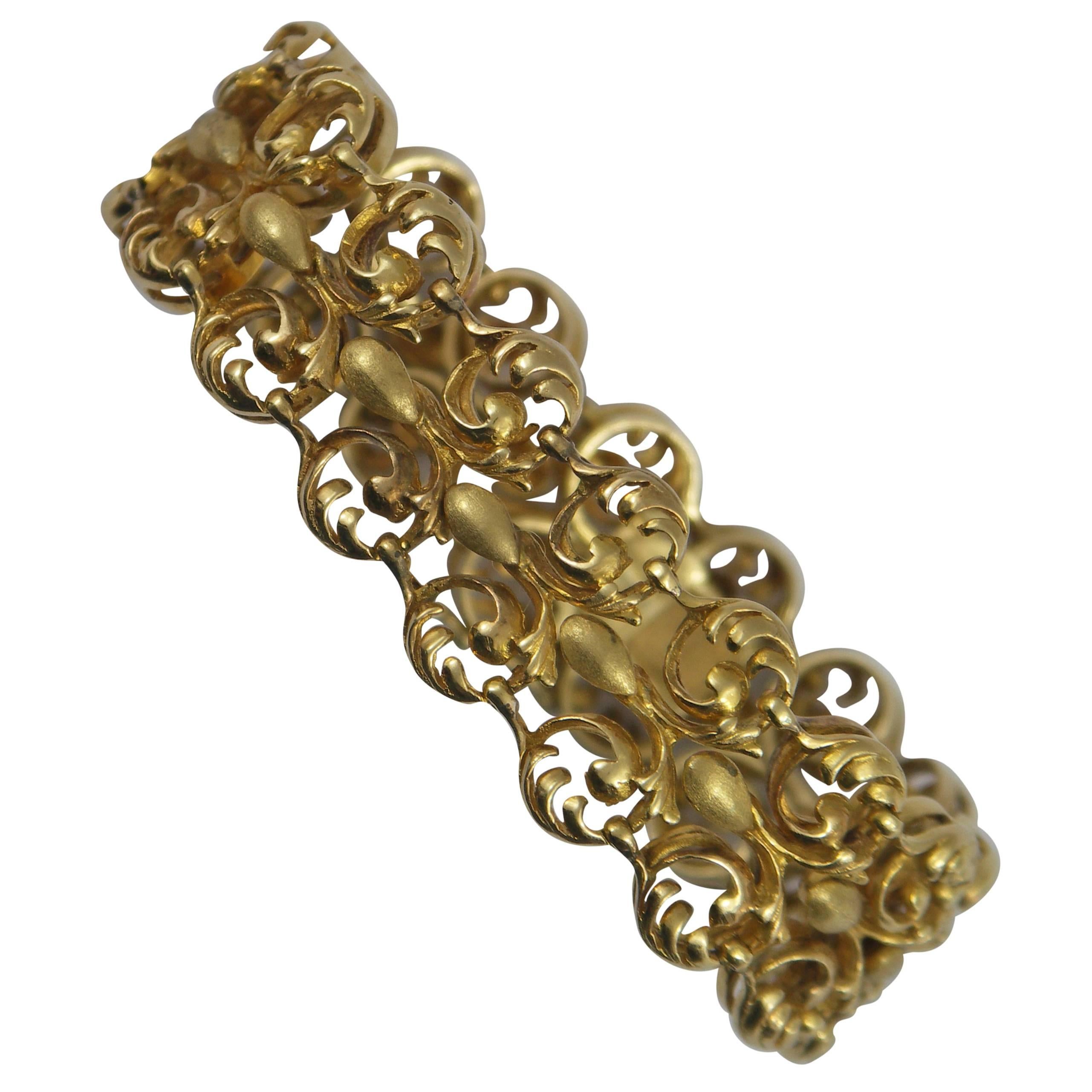 Gold Floral Design Link Bracelet