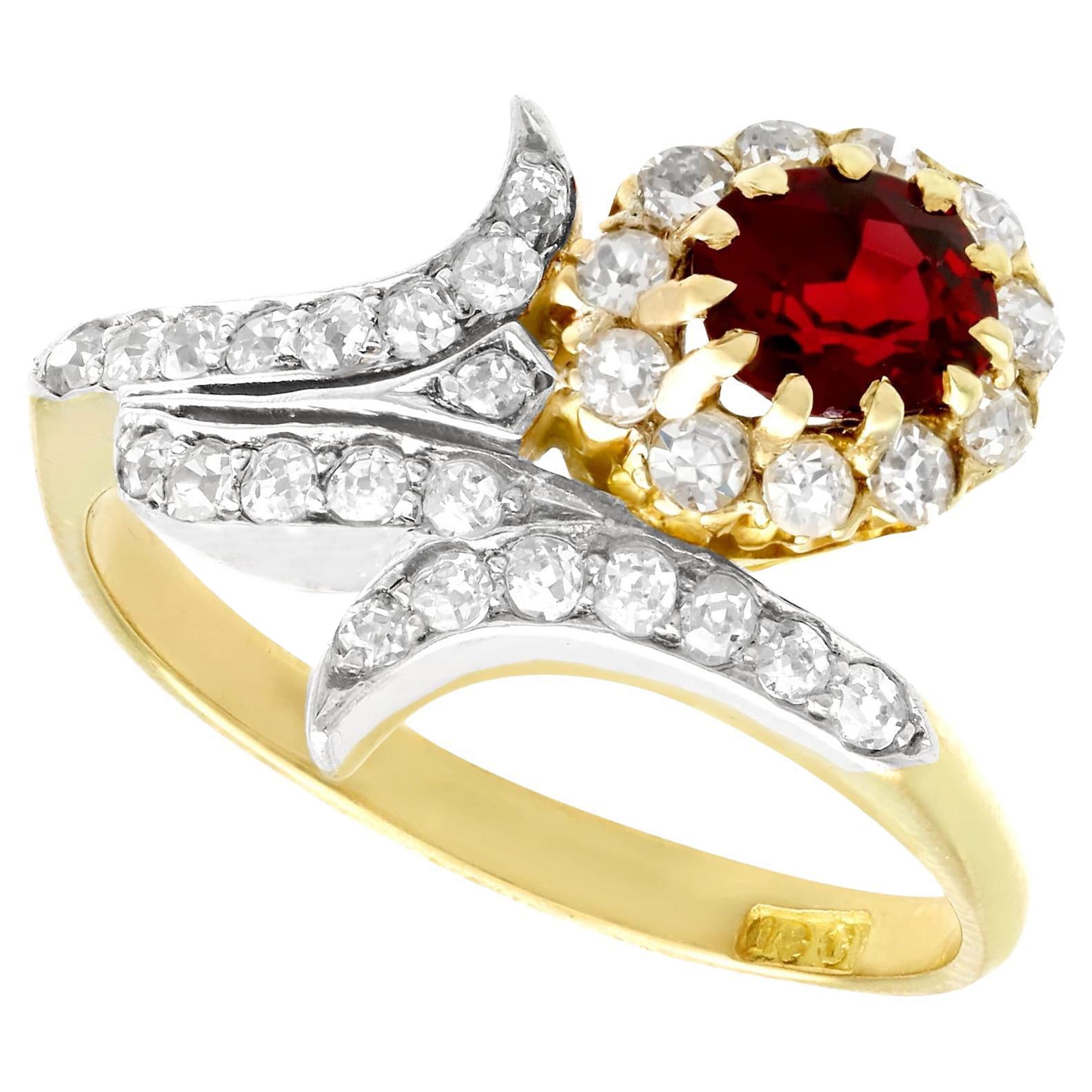 Anillo enroscado antiguo de oro amarillo con rubíes y diamantes