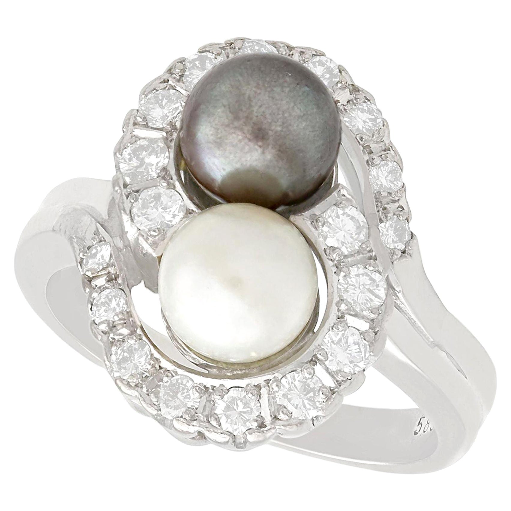 Anillo de cóctel de oro blanco con diamantes y perlas cultivadas de los años 60