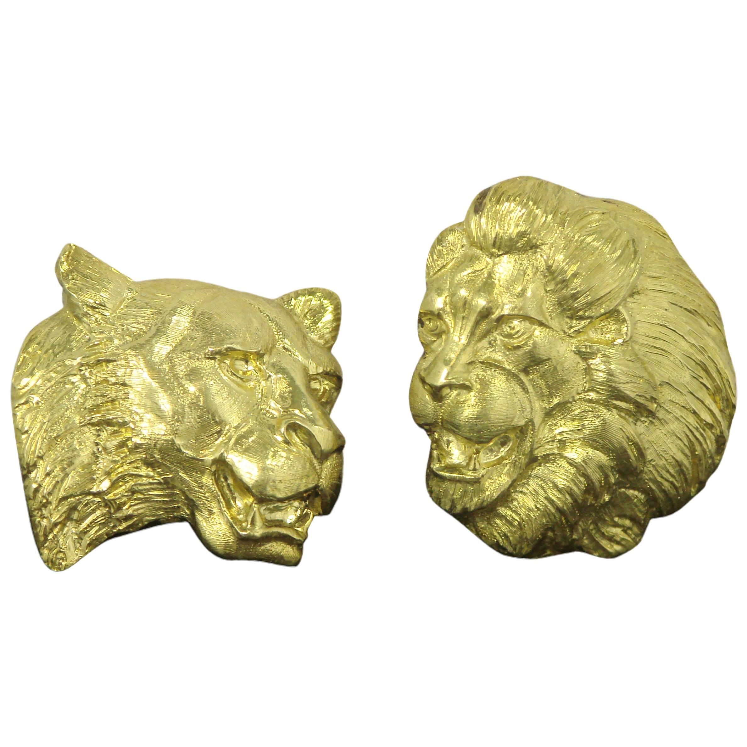 1960s Buccellati textured gold animal earrings For Sale
