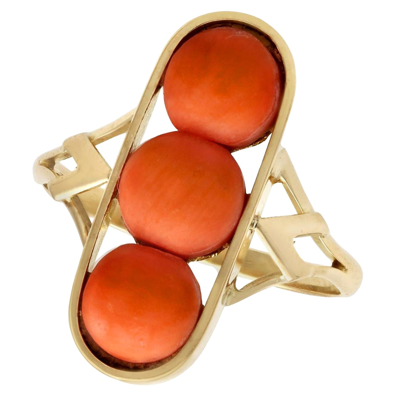 Antique 1920s 3.60 Carat Coral and Yellow Gold Cocktail Ring For Sale