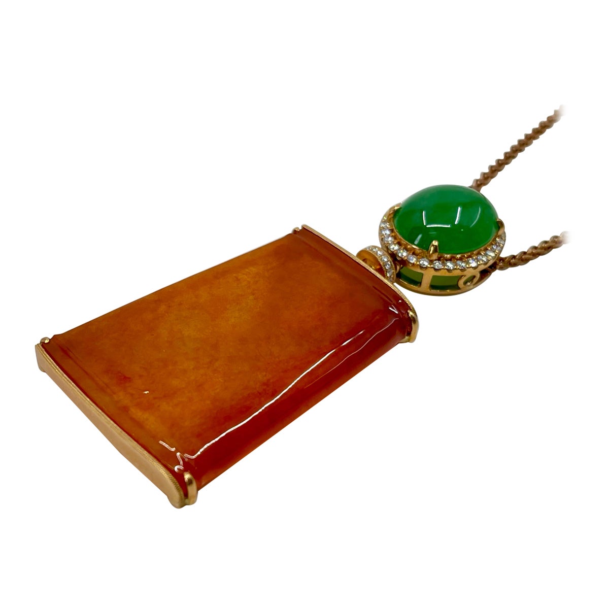 Collier pendentif en or rose 18 carats avec jade rouge naturel certifié et diamants. Réversible.