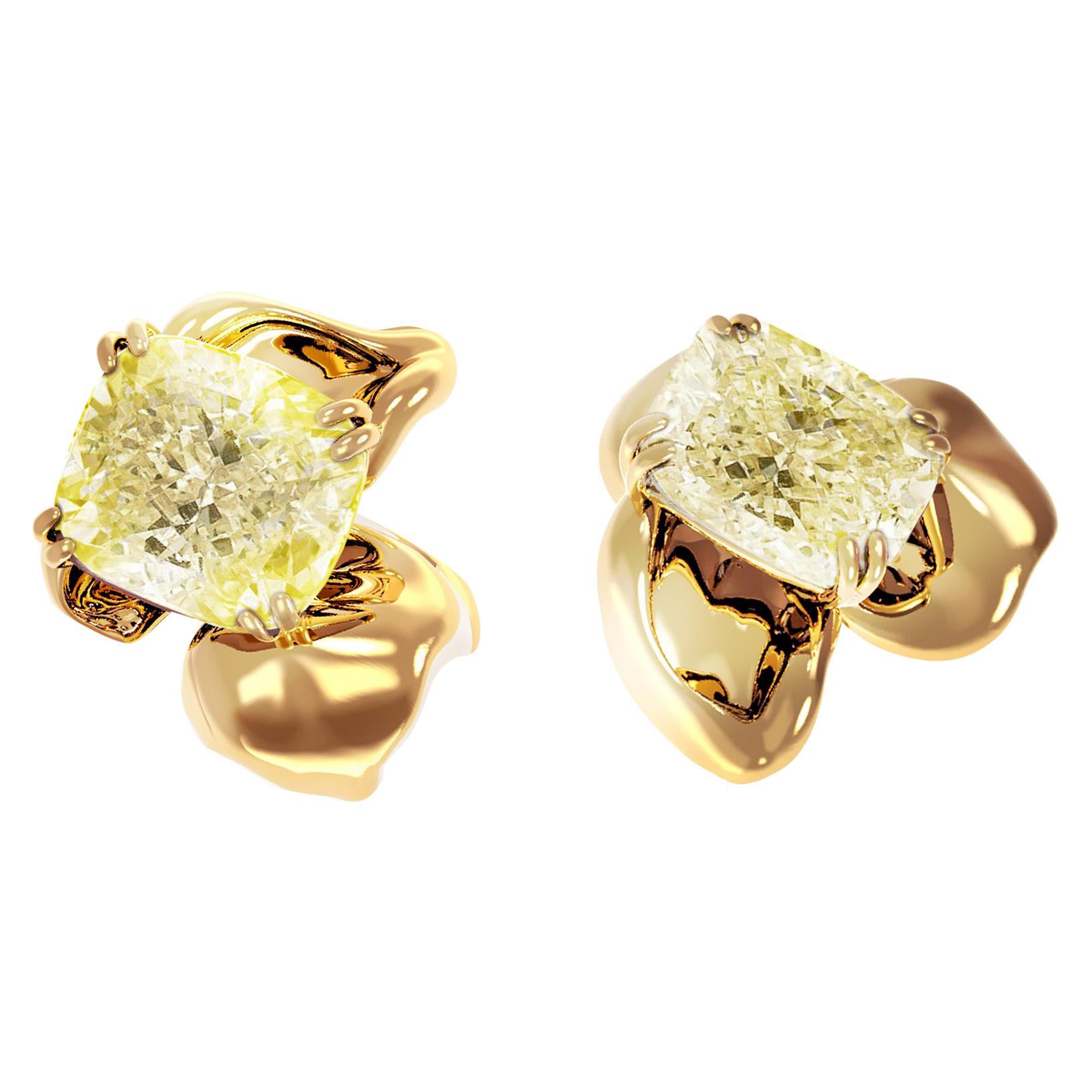Eighteen Karat Gold Contemporary Stud Earrings with Two Carats Yellow Diamonds For Sale