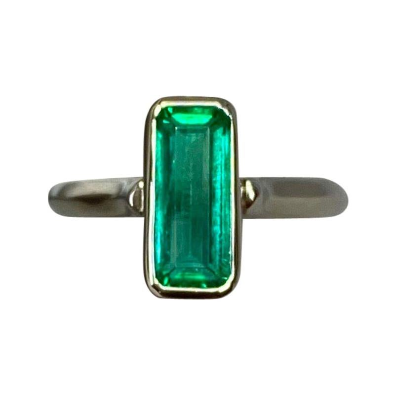 Certified 1.76 Carat Colombian Emerald 18 Karat White Gold Solitaire Ring
