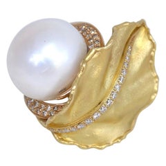 Vintage South Sea Pearl Diamonds 18 Karat Yellow Gold Floral Ring, 1970