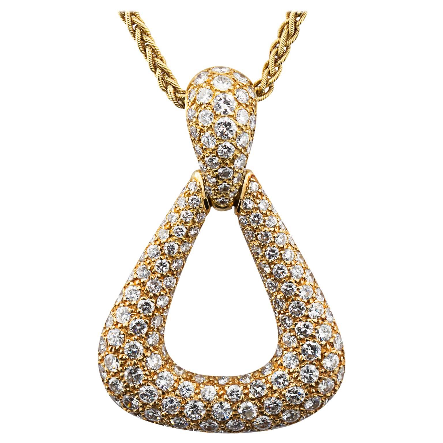 GRAFF Diamond Gold Pendant with Chain