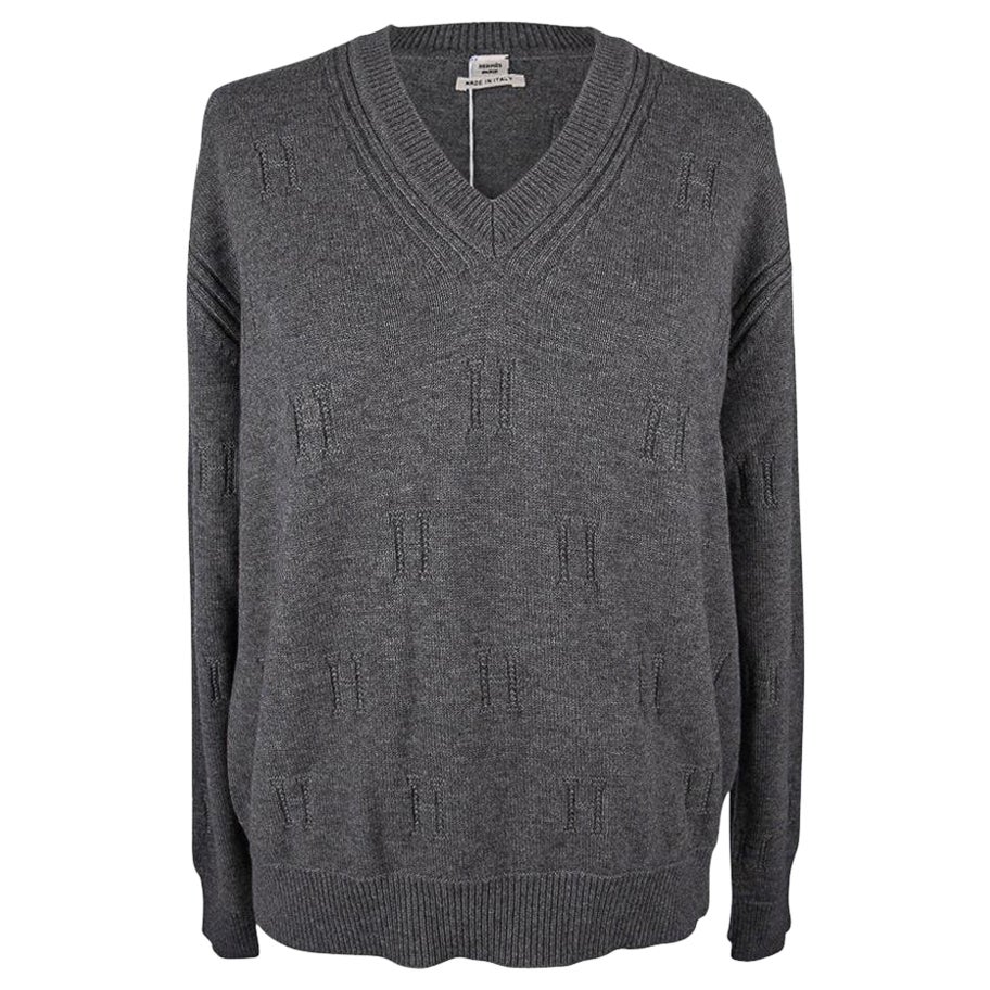 Hermes Sweater Voyage Wide V-Neck Gris Anthracite 40 / 6  For Sale