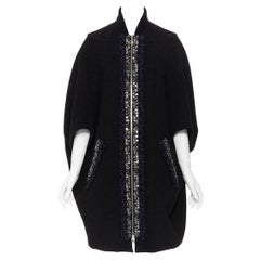 Louis Vuitton - Manteau de défilé cape cocon en bouclette noire orné de clous ornés de bijoux FR36