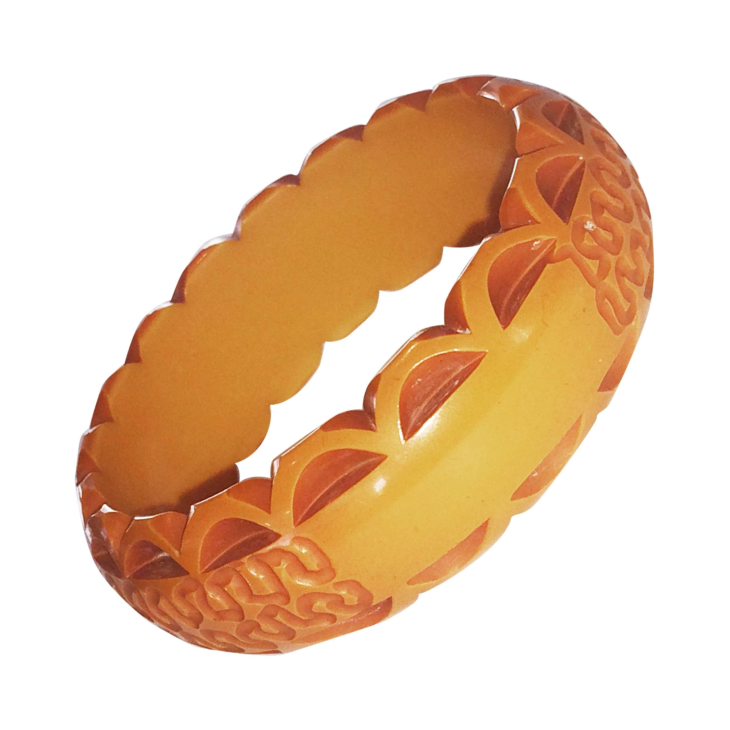 Art Deco heavily carved bakelite corn bracelet bangle