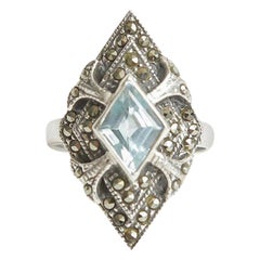 Anillo Art Déco de plata de ley con topacio azul y marquesita