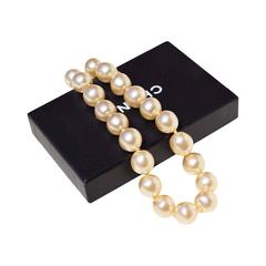Chanel vintage faux pearl choker necklace 1992