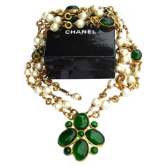  Chanel, green Gripoix flower, pearls double strand necklace,  signed 1990 Paris