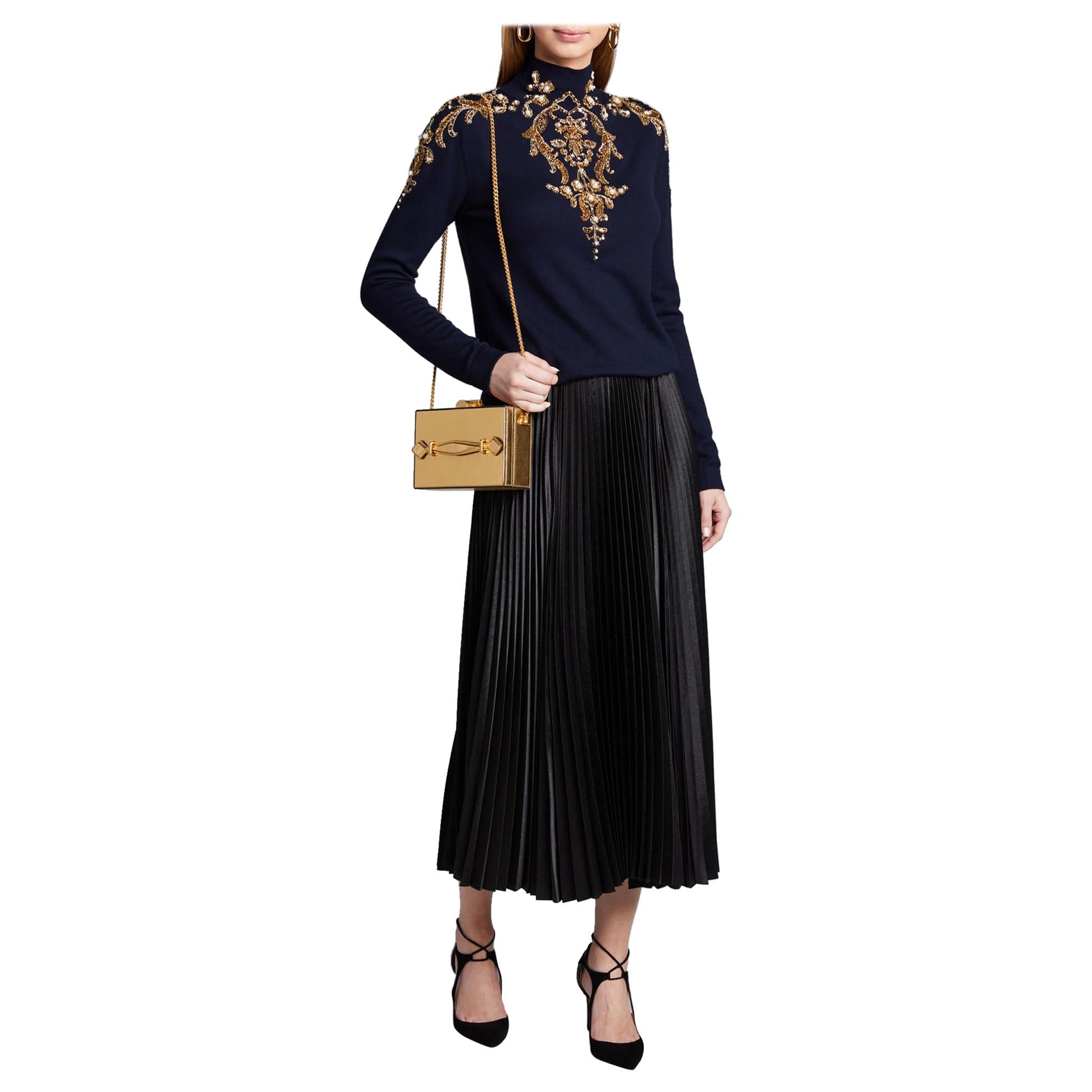 Oscar De La Renta
Brand New with Box 
$1890

2020 Alibi Minaudière
Metallic Gold Leather
Antiqued Gold-Tone Hardware
Suede Trim
Flat Handle & Chain-Link Shoulder Strap
Suede Lining with Card Slot
Push-Lock Closure at Front

Shoulder Strap Drop: