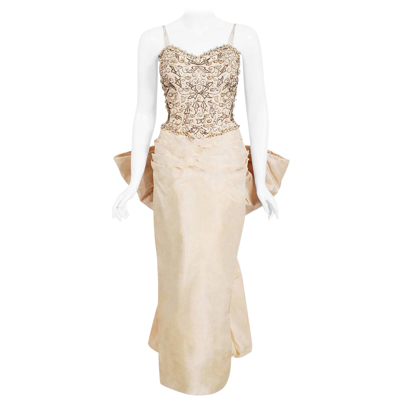 1950's Custom Couture Perlen Jewell Elfenbein Seide Sanduhr Back-Bow Brautkleid im Angebot