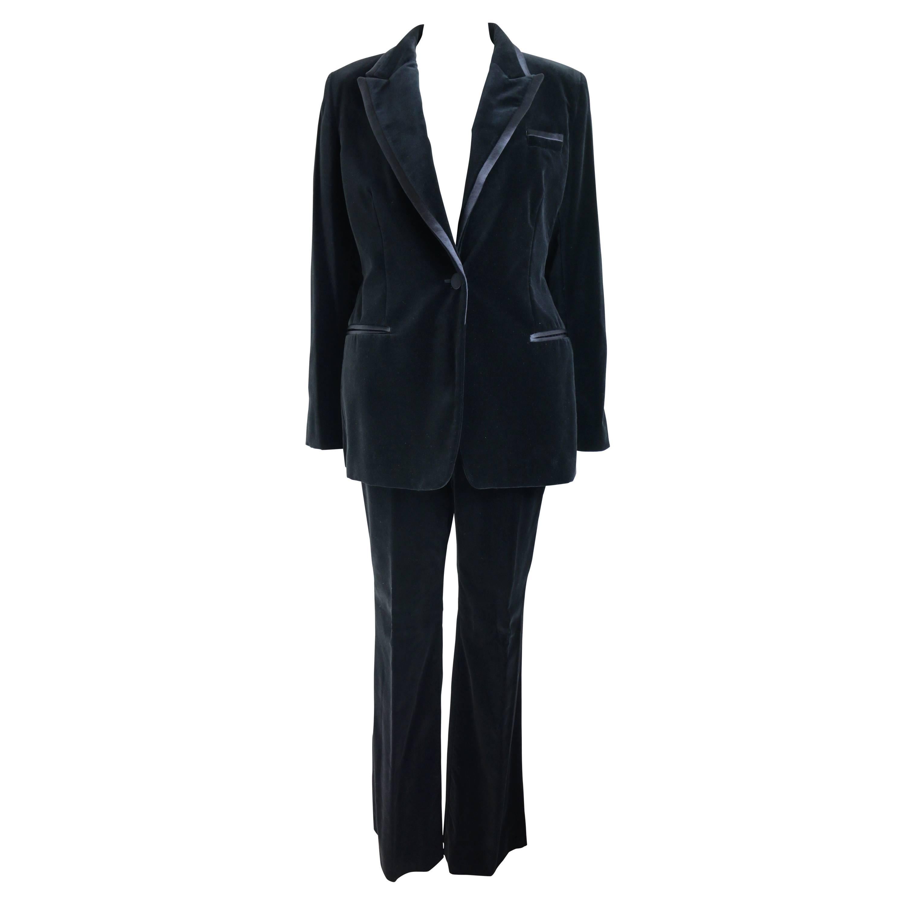 Iconic Gucci By Tom Ford Black Velvet Tuxedo Suit For Sale