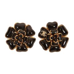 2002A Chanel Black Gripoix Camellia CC Logo Enamel Clip-On Earrings 7