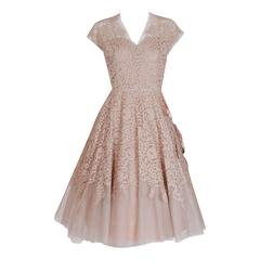 1950's Pierre Balmain Mauve-Rosa Spitze Tüll Illusion Seite-Schleife Full Party Kleid