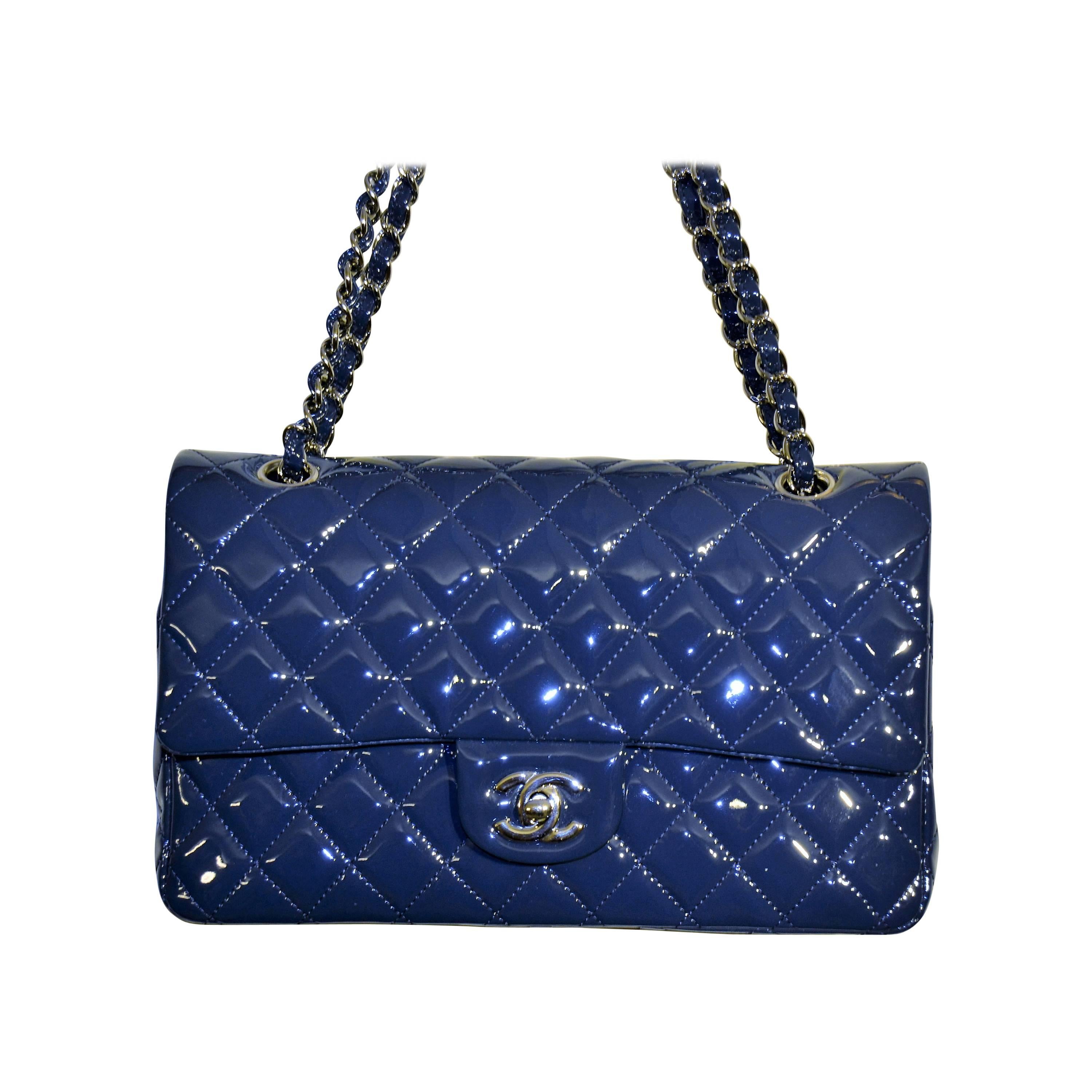 2000s Chanel blu vernish bag