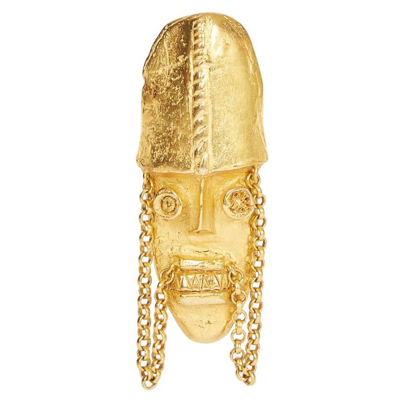 DKNY 90er Jahre Totem Maske Anstecknadel im Angebot