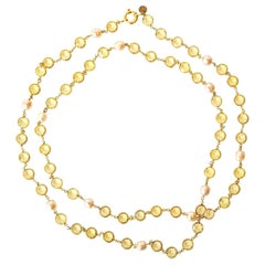 Chanel, collier sautoir chartreuse vintage en cristals biseautés et fausses perles