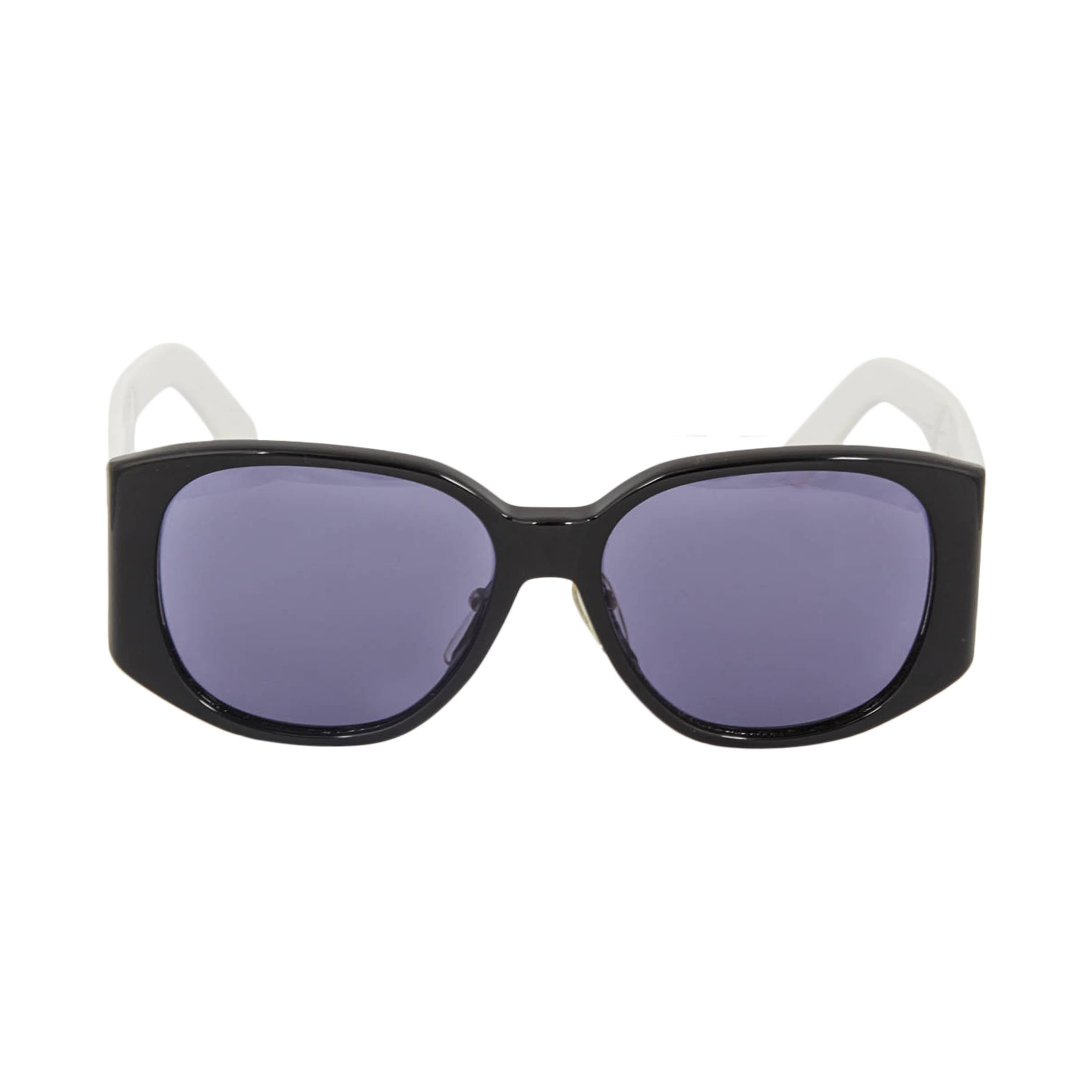 Sehr seltene schwarz-weiße Chanel-Sonnenbrille. 