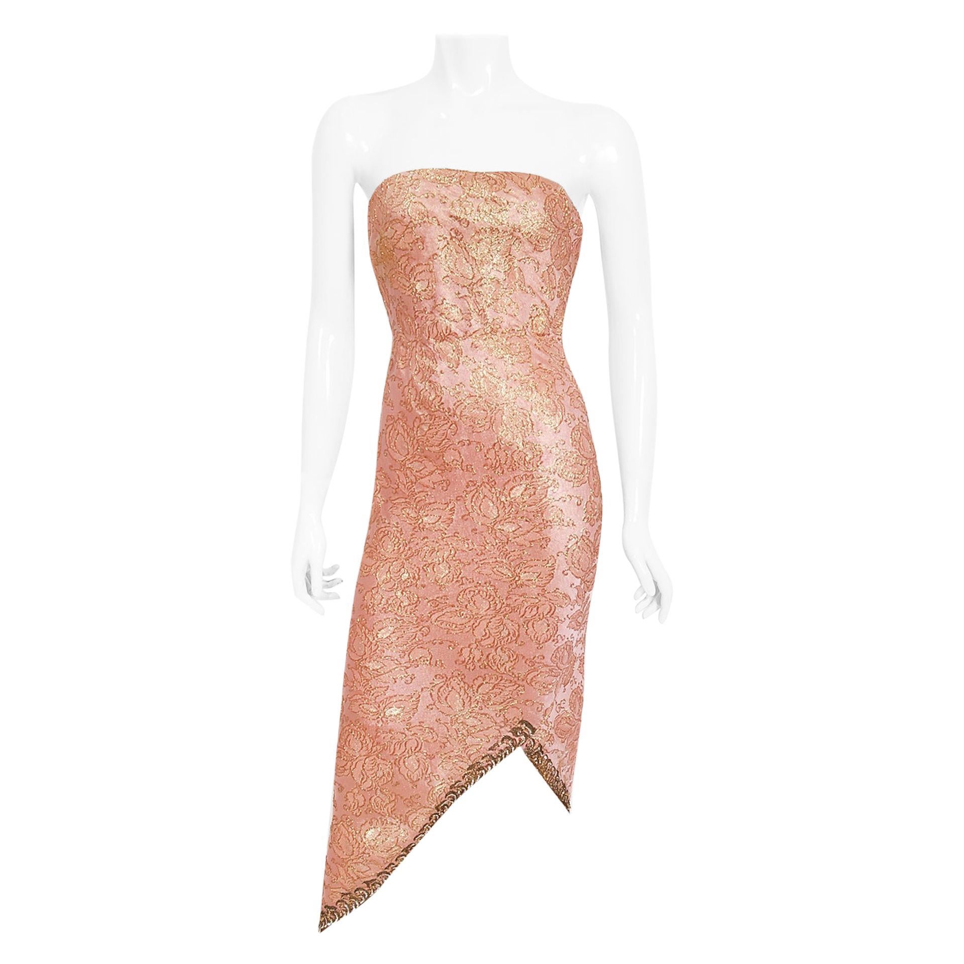 1965 Balenciaga Haute Couture Museum-Held Metallic Rosa Gold Perlenbesetztes Seidenkleid im Angebot