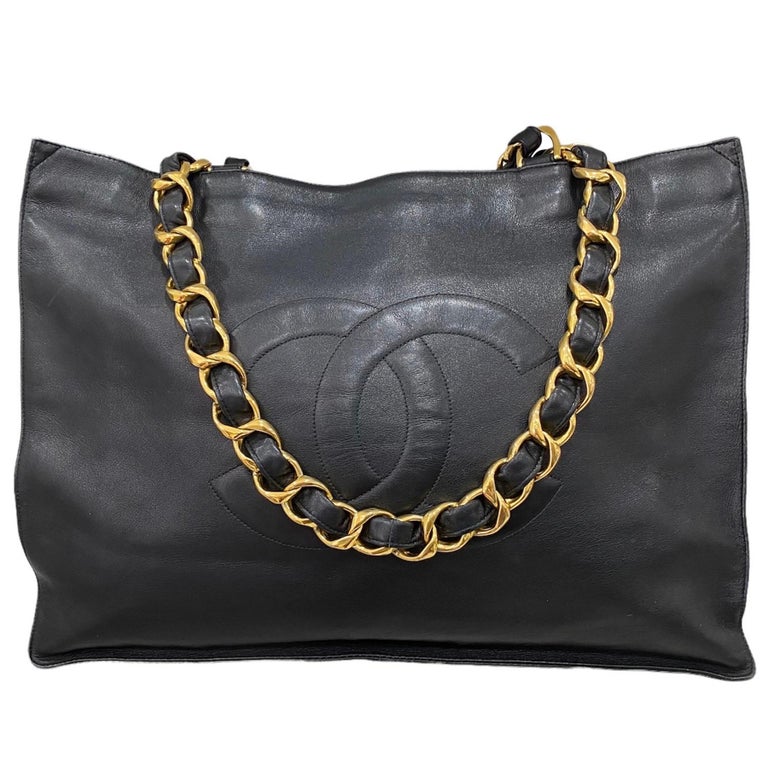 Chanel Black Leather Vintage Shoulder Bag For Sale