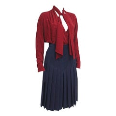 Conjunto de falda plisada y blusa de seda Hermes, c. 1970
