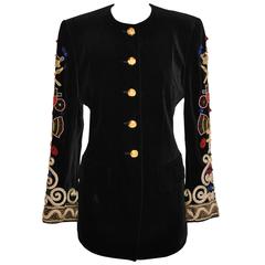 Blazer Escada 'Couture' de terciopelo negro con detalle de mangas embellecidas