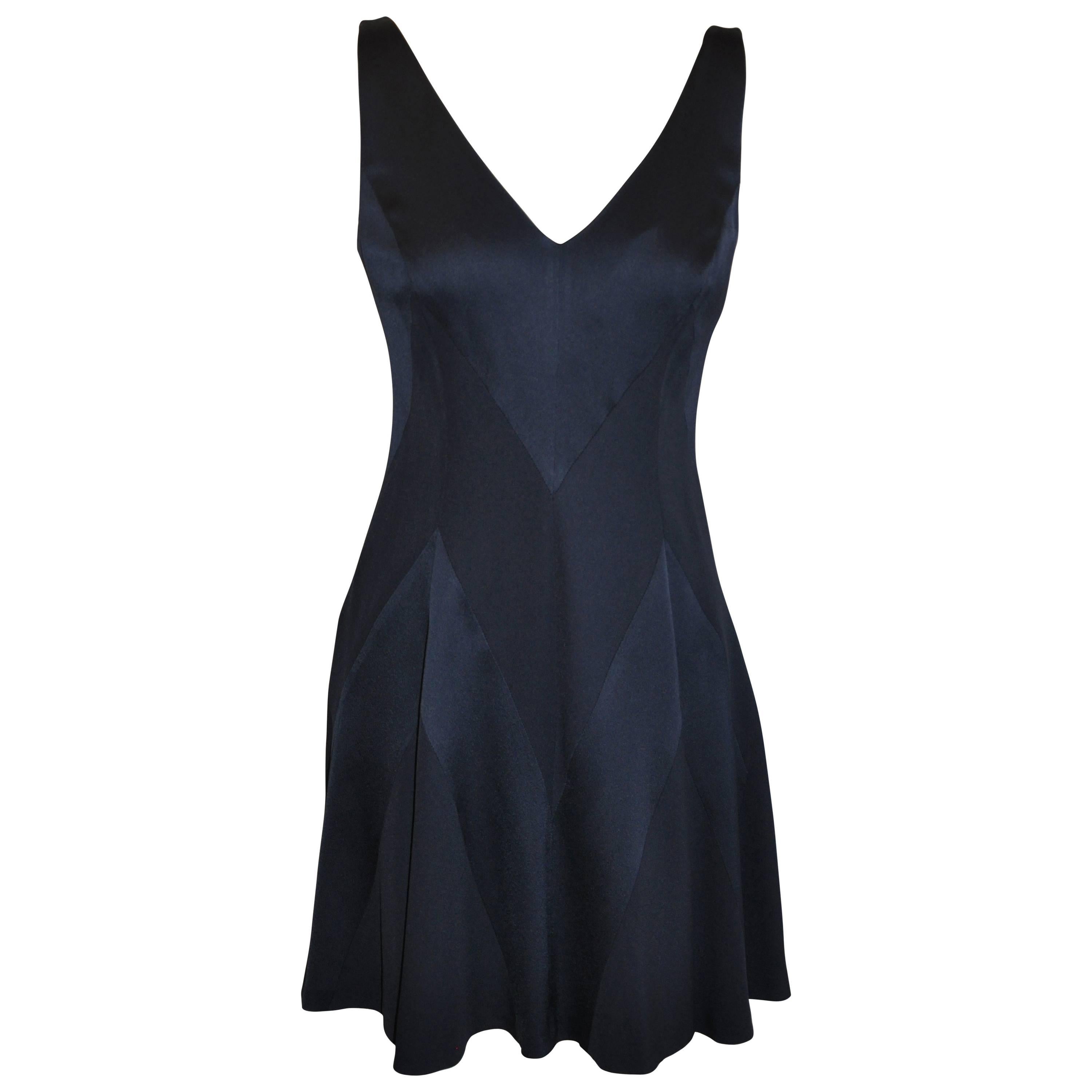 Moschino: dunkles marineblaues mehrteiliges Kleid aus Krepp  im Angebot