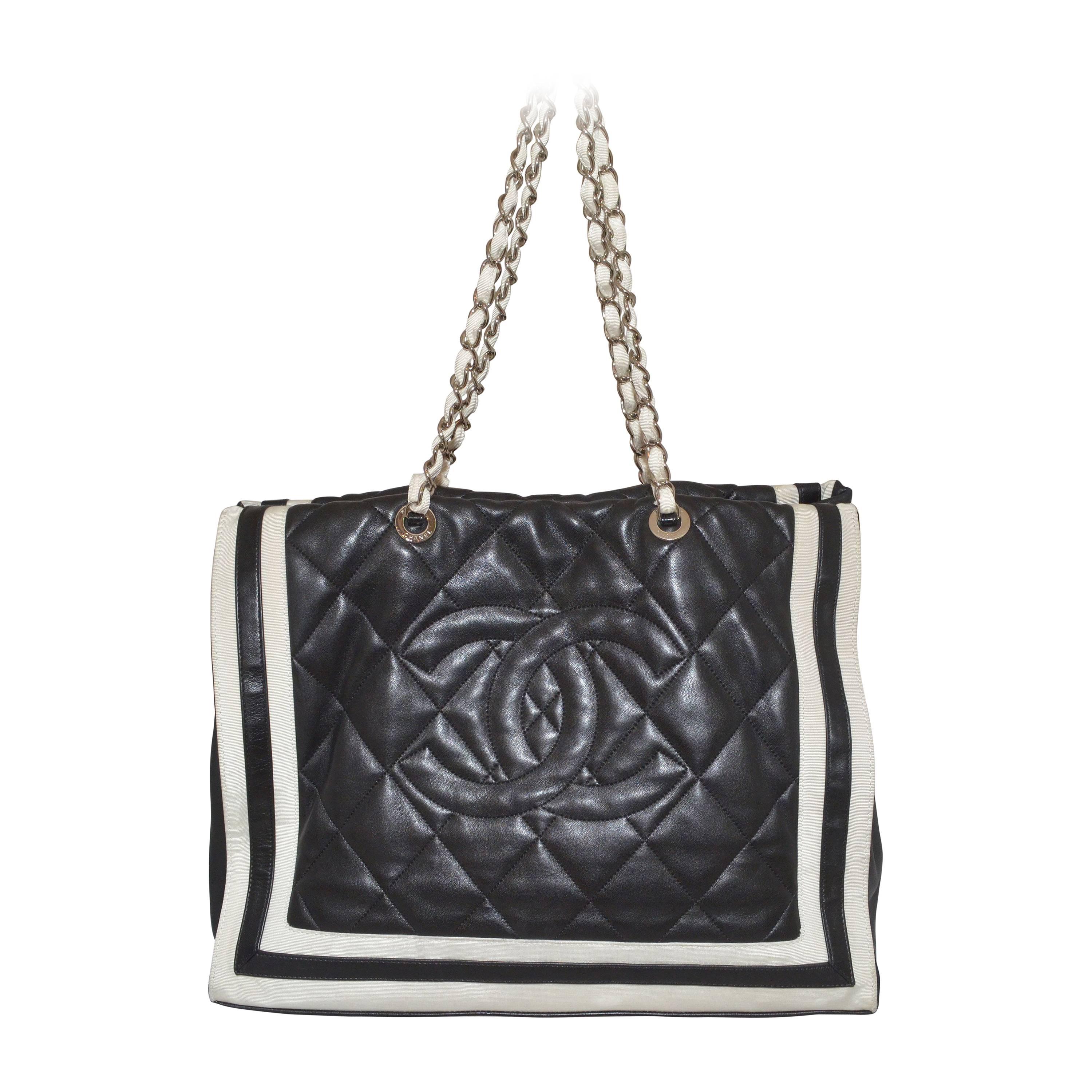 Chanel 2005-2006 Gesteppte Lammfell-Tasche