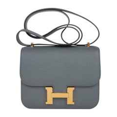 Sac Hermès Constance Mini 18 vert amande en cuir epsom finitions métalliques dorées