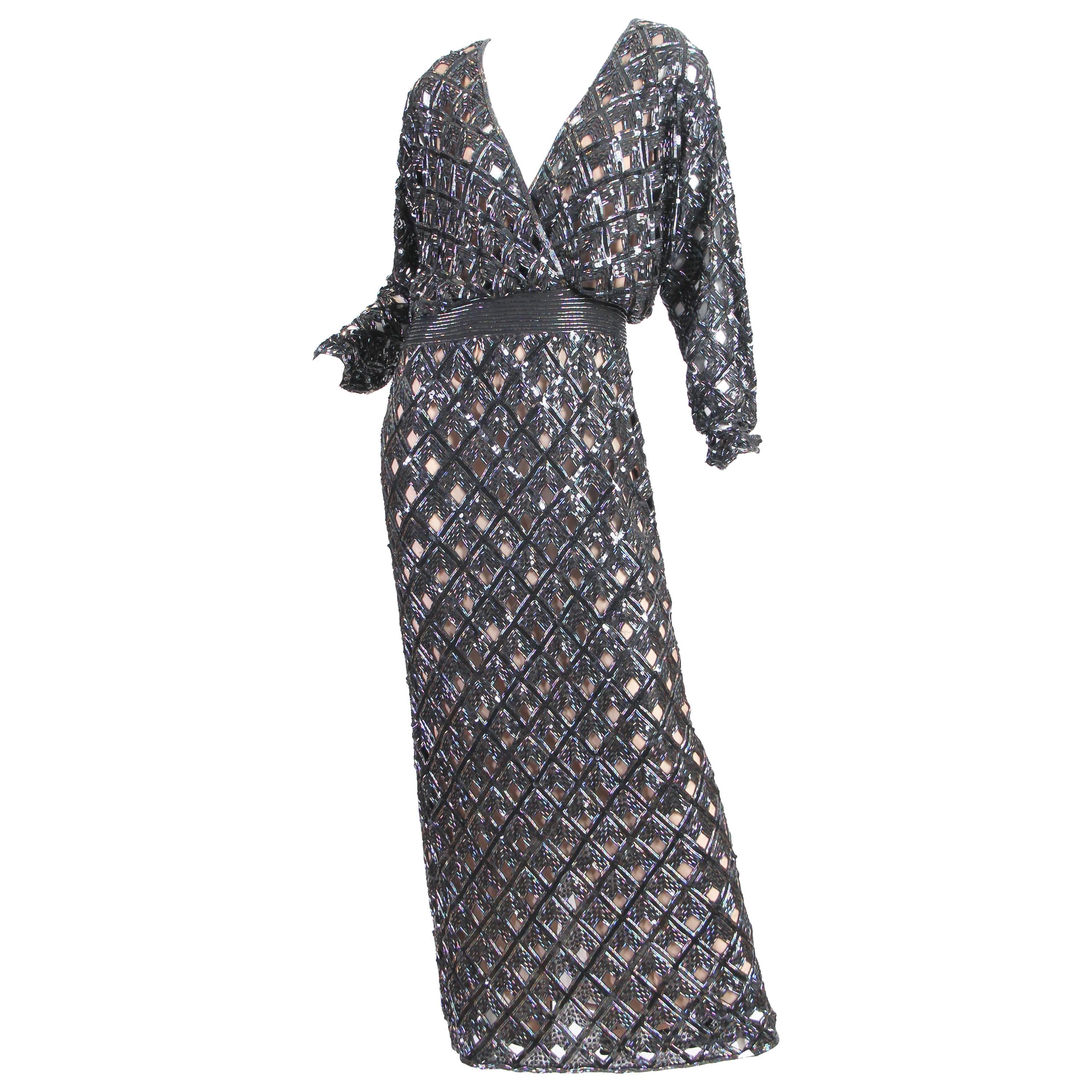 Schwarzes, perlenbesetztes, geometrisches, tief ausgeschnittenes, rückenfreies BOB MACKIE-Kleid aus Seide, 1970er Jahre im Angebot