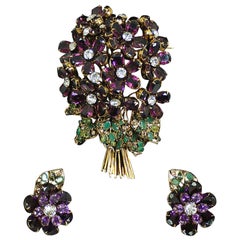 Ensemble broche et boucles d'oreilles vintage en cristal floral violet surdimensionné signé Iradj Moini