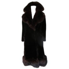 Elegant brown beaver fur coat with fox trim