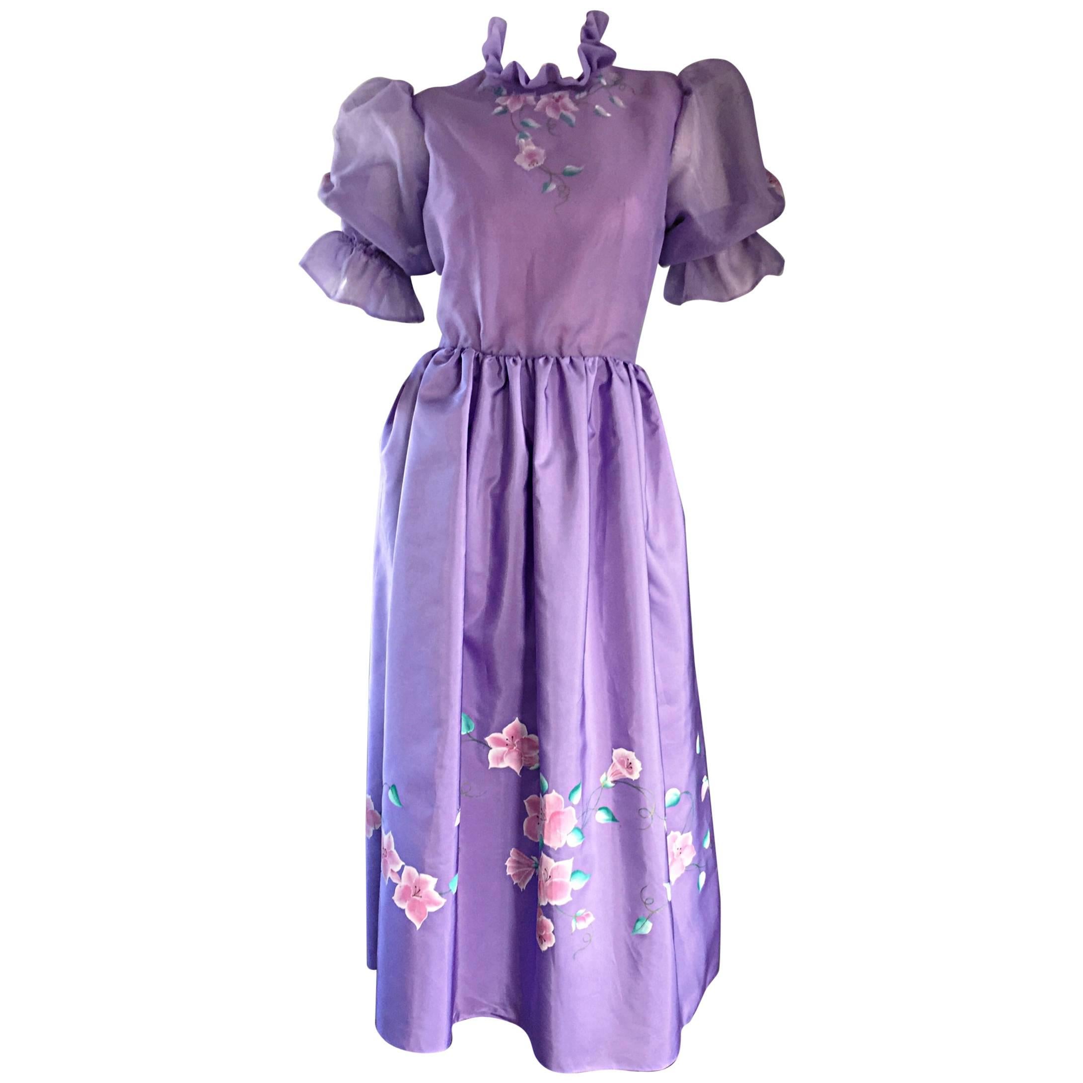 Richilene - Magnifique robe vintage en soie à fleurs peinte à la main en violet clair et lilas en vente