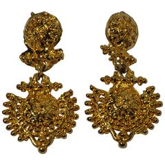 Boucles d'oreilles pendantes en or doré gravé et vermeil avec quincaillerie