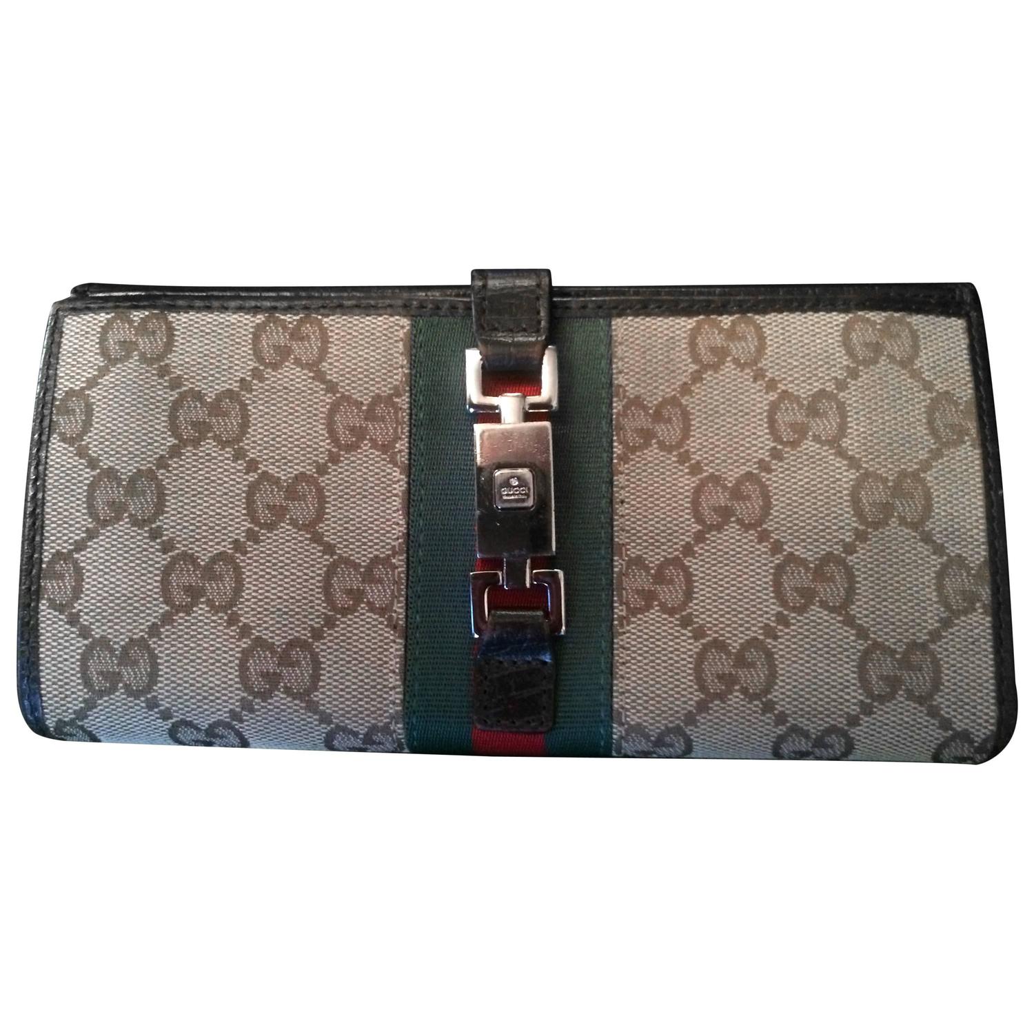 Vintage Gucci Wallet with clasp For Sale at 1stdibs