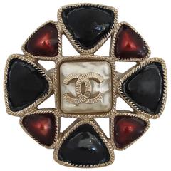 Chanel Black & Red Gripoix Ring with Pearl & "CC" Center - circa 2011 - sz 6
