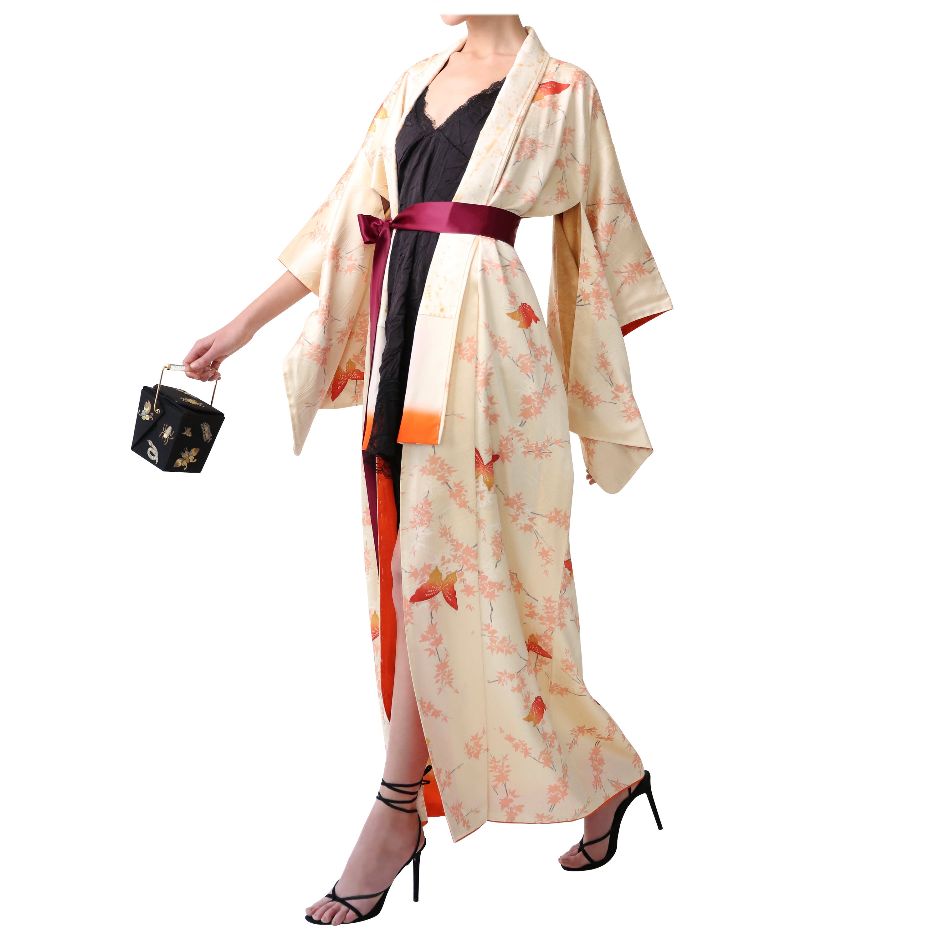 Vintage Japonais soie papillon imprimé floral robe manteau maxi kimono en vente