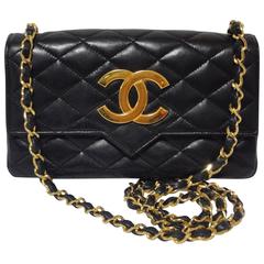 MINT. 80's vintage CHANEL black lambskin chain shoulder bag with golden large CC