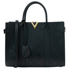 Very Tote in black leather