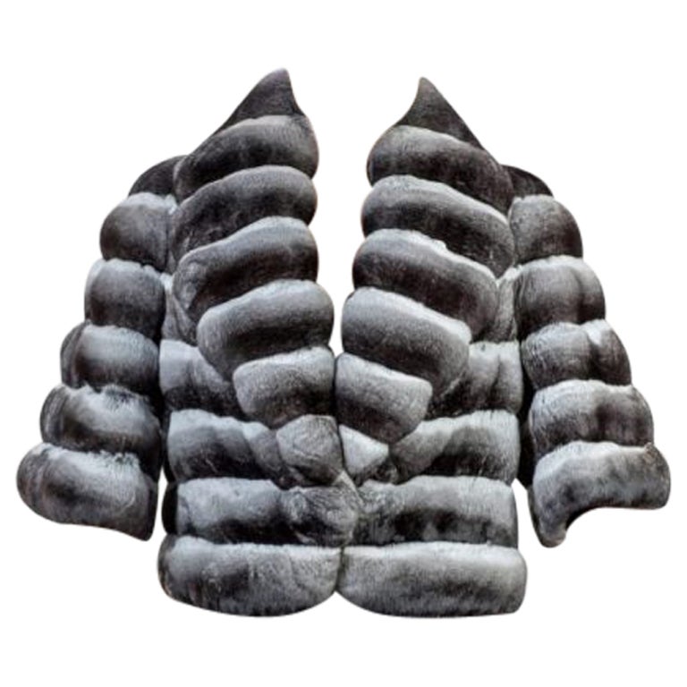 Brand new chinchilla fur coat size M  For Sale