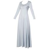 Robe longue en jersey bleu pâle des années 1970 avec strass sertis et manches longues