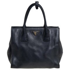 Prada Schwarz Vitello Daino Leder Seite Snap Tote