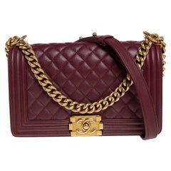 Chanel Maroon Gesteppte Leder Tasche Medium Boy